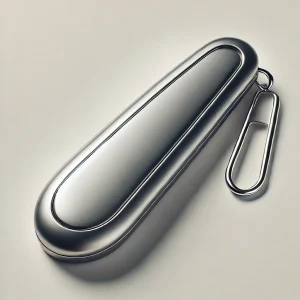 キーチェーンが付いたスリムなデザインの携帯用靴べら
A slim portable shoehorn with an attached keychain loop